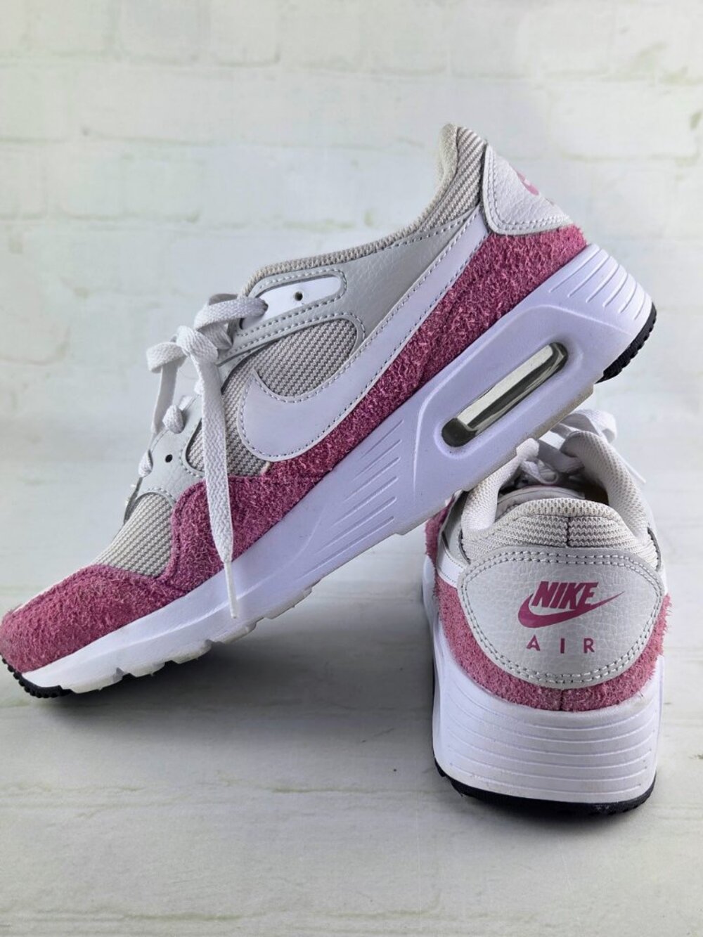 Nike Women's Air Max 'Valentine's Day', Size 10 - Picture 5 of 6
